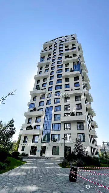 2-комнатная квартира, этаж 10 из 17, 80 м², на длительный срок