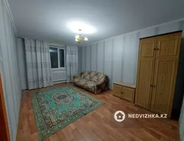 1-комнатная квартира, этаж 4 из 5, 38 м², на длительный срок