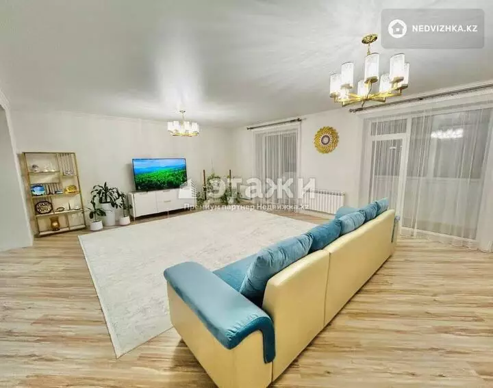 135 м², 3-комнатная квартира, этаж 4 из 10, 135 м², изображение - 1