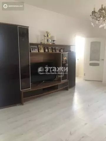 2-комнатная квартира, этаж 3 из 17, 64 м²