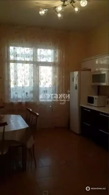 3-комнатная квартира, этаж 8 из 12, 104 м²