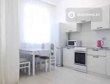 2-комнатная квартира, этаж 8 из 8, 65 м²