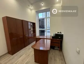 Торговое помещение, этаж 1 из 9, 330 м²