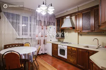 4-комнатная квартира, этаж 3 из 9, 70 м², на длительный срок