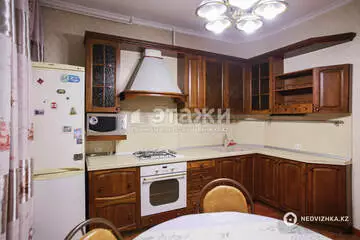 4-комнатная квартира, этаж 3 из 9, 70 м², на длительный срок