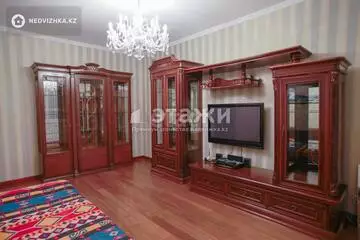 4-комнатная квартира, этаж 3 из 9, 70 м², на длительный срок