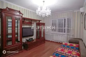 4-комнатная квартира, этаж 3 из 9, 70 м², на длительный срок