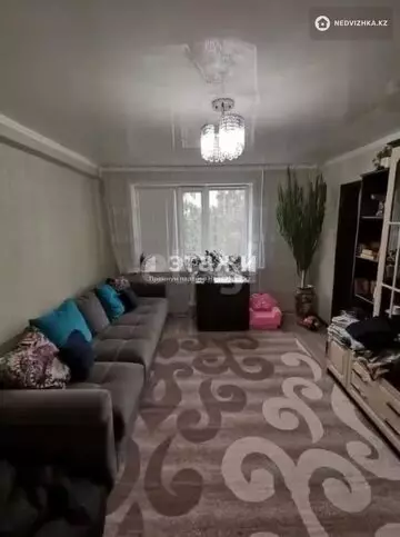4-комнатная квартира, этаж 3 из 5, 60 м²