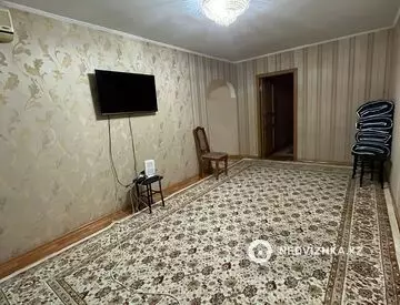 3-комнатная квартира, этаж 2 из 4, 68 м², на длительный срок