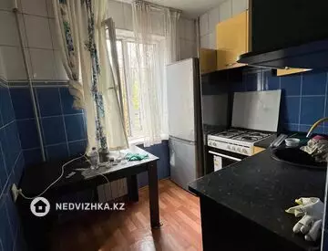 3-комнатная квартира, этаж 2 из 4, 68 м², на длительный срок