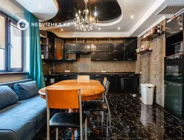 4-комнатная квартира, этаж 2 из 5, 141 м²