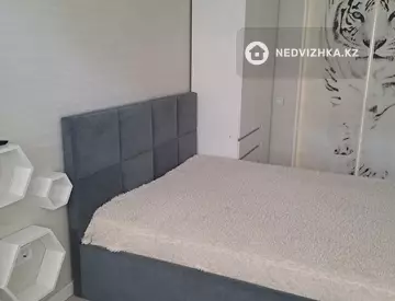 4-комнатная квартира, этаж 2 из 5, 90 м², на длительный срок