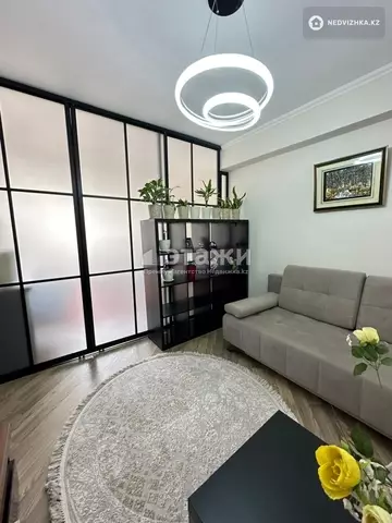 2-комнатная квартира, этаж 4 из 12, 37 м²