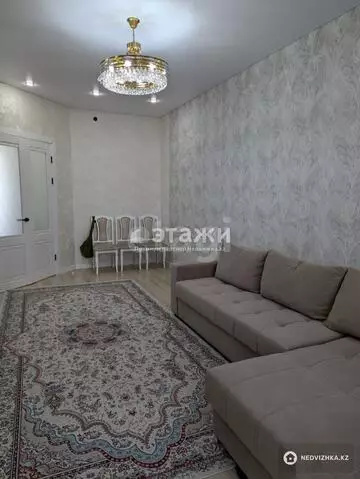 3-комнатная квартира, этаж 4 из 10, 90 м²