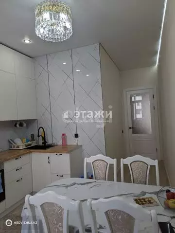 3-комнатная квартира, этаж 4 из 10, 90 м²