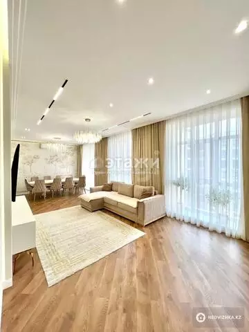 4-комнатная квартира, этаж 8 из 10, 138 м²