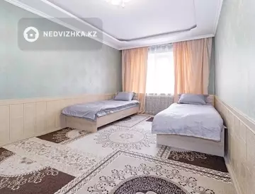 3-комнатная квартира, этаж 3 из 10, 90 м², посуточно