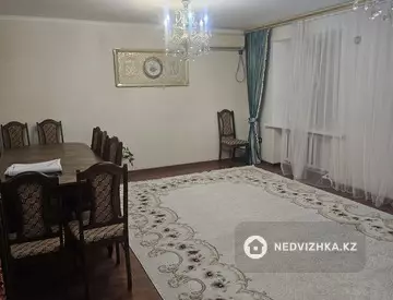 4-комнатная квартира, этаж 4 из 5, 87 м²