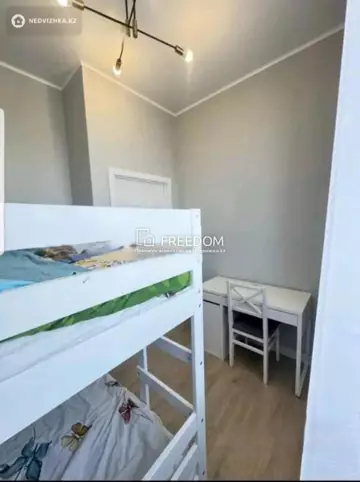 3-комнатная квартира, этаж 2 из 10, 57 м²