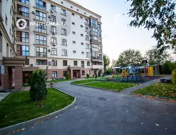 3-комнатная квартира, этаж 4 из 6, 90 м²