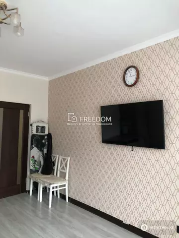 1-комнатная квартира, этаж 2 из 12, 42 м²