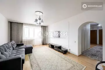 3-комнатная квартира, этаж 4 из 10, 90 м²