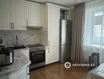 3-комнатная квартира, этаж 2 из 10, 74 м²