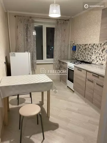 1-комнатная квартира, этаж 4 из 5, 36 м²