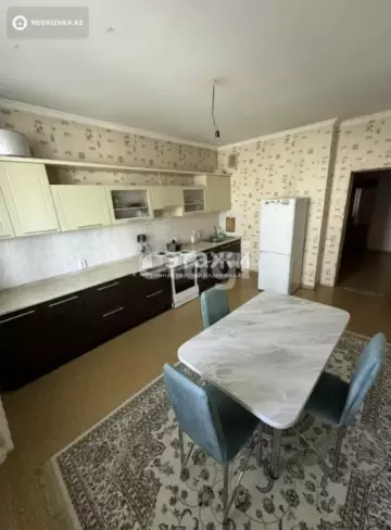 2-комнатная квартира, этаж 4 из 14, 90 м²