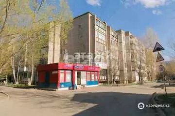 2-комнатная квартира, этаж 3 из 5, 50 м²