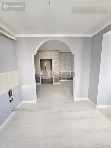 2-комнатная квартира, этаж 4 из 10, 55 м²