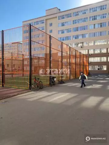 2-комнатная квартира, этаж 8 из 8, 40 м²