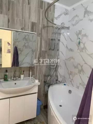 2-комнатная квартира, этаж 8 из 8, 40 м²