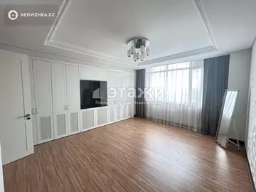 4-комнатная квартира, этаж 15 из 26, 140 м²