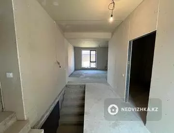 5-комнатная квартира, этаж 1 из 3, 310 м²