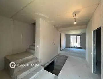 5-комнатная квартира, этаж 1 из 3, 310 м²