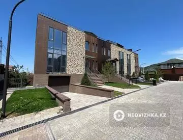 5-комнатная квартира, этаж 1 из 3, 310 м²