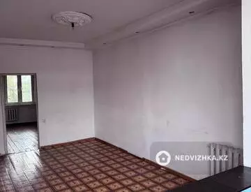 2-комнатная квартира, этаж 3 из 3, 48 м²