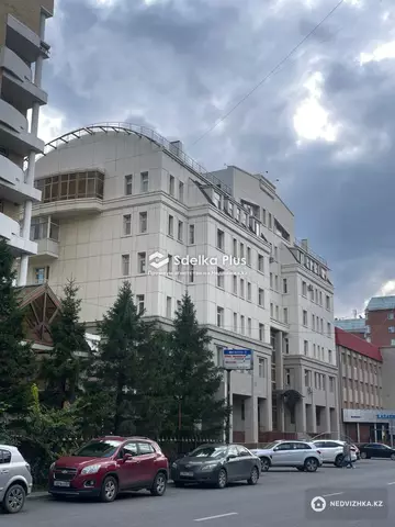 3-комнатная квартира, этаж 4 из 7, 142 м²