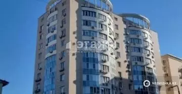 4-комнатная квартира, этаж 12 из 13, 140 м²