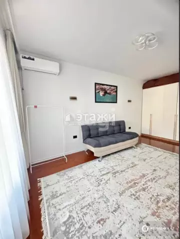1-комнатная квартира, этаж 10 из 12, 38 м²