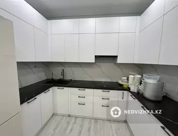 2-комнатная квартира, этаж 4 из 10, 54 м²