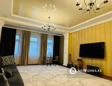 3-комнатная квартира, этаж 4 из 7, 142 м²