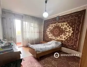 4-комнатная квартира, этаж 3 из 5, 80 м²