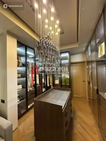 4-комнатная квартира, этаж 1 из 3, 200 м²