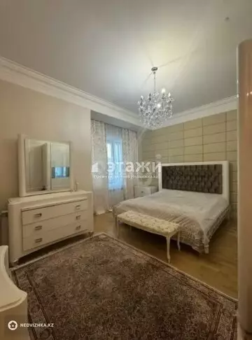 4-комнатная квартира, этаж 4 из 8, 174 м²
