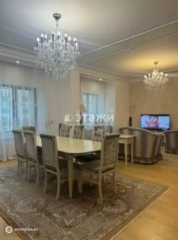 4-комнатная квартира, этаж 4 из 8, 174 м²
