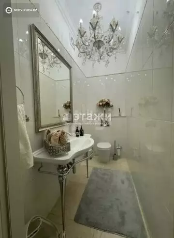 4-комнатная квартира, этаж 4 из 8, 174 м²