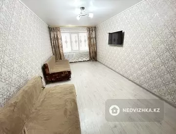 2-комнатная квартира, этаж 4 из 5, 48 м², посуточно