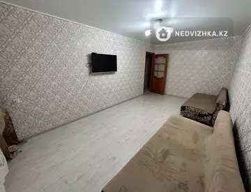 2-комнатная квартира, этаж 4 из 5, 48 м², посуточно